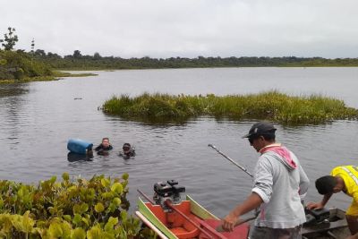 notícia: Equipe de mergulhadores encontra ambulancha submersa
