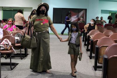 notícia: Seaster expõe peças customizadas a partir de uniformes militares doados