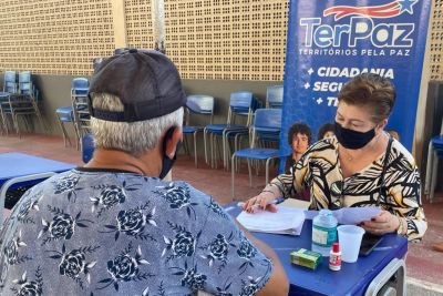 notícia: Moradores de Belém e Ananindeua recebem ação de registro do TerPaz
