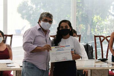 notícia: Seaster certifica 80 alunos em cursos de estética, costura e manipulação de frutas