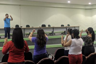 notícia: Centro Integrado de Inclusão promove oficina de Libras para inserção de surdos no mercado