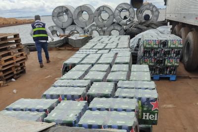notícia: Equipes da Sefa apreendem cargas de cerveja, refrigerante e pneus em Santarém