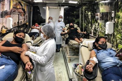 notícia: Unidade móvel do Hemopa mobiliza doadores e coleta mais de 50 bolsas de sangue no Coqueiro