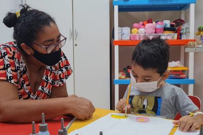 notícia: Ateliê sustentável diverte crianças em tratamento no Oncológico Infantil