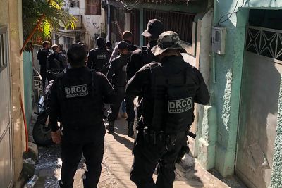 notícia: Polícia Civil do Pará prende criminosos que se escondiam no Complexo da Penha, no Rio de Janeiro