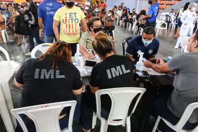 notícia: Agentes de segurança pública trabalham na vacinação contra Covid-19