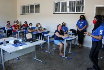 notícia: Reutilização de óleo de cozinha produz sabão em oficina ministrada pela Semas no Bengui