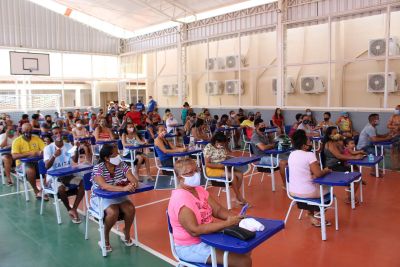 notícia: Moradores de bairros atendidos pelo Programa TerPaz recebem cestas de alimentação 
