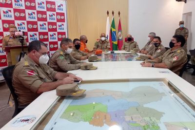 notícia: Com homenagens e condecorações, militares comemoram os 165 anos do Corpo de Bombeiros