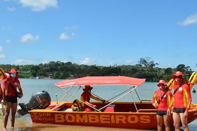 notícia: Bombeiros e Defesa Civil garantem segurança às famílias no veraneio em Itaituba, no Rio Tapajós