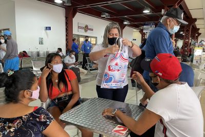 notícia: Cosanpa distribui sacolas retornáveis para estimular a consciência ambiental de veranistas