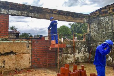 notícia: Governo avança com as obras de reconstrução da Escola Estadual Dom João VI, em Capanema  