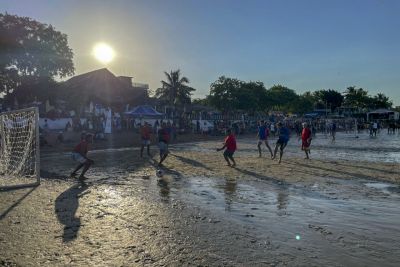 notícia: Veranistas aproveitam o domingo para se divertir com atividades esportivas da Seel
