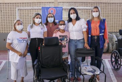 notícia: TerPaz realiza entrega de cadeiras de rodas nos bairros do Guamá e Terra Firme, em Belém