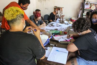notícia: Oficina de grafite no Bengui estimula mulheres à consciência e ao combate à violência de gênero