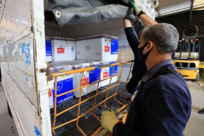 notícia: Pará recebe mais 187,6 mil doses da vacina Coronavac para a imunização contra a Covid-19