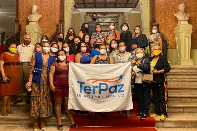 notícia: Secult e TerPaz entregam doações de alimentos no bairro da Terra Firme