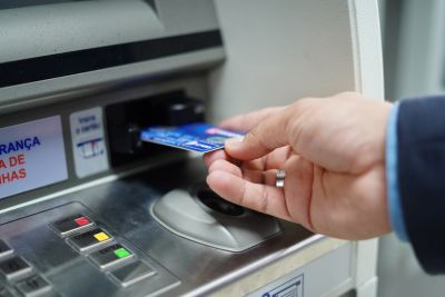 notícia: Pagamento da primeira parcela do 13º salário dos servidores estaduais inicia no dia 5 de outubro 
