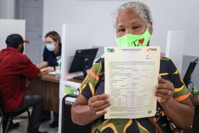 notícia: Famílias de Breu Branco recebem títulos de terra e auxílio do Programa Sua Casa