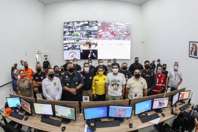 notícia: Governador visita Centro Integrado de Comando e Controle durante evento-teste do Círio de Nazaré