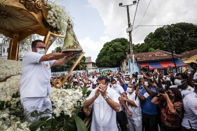 notícia: Imagem Peregrina é recebida com emoção por fiéis na Praça Santuário