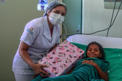 notícia: Para celebrar o Dia das Crianças, HRBA entrega brinquedos e produtos de higiene
