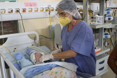 notícia: Trabalho de fisioterapeutas e terapeutas ocupacionais humaniza partos na Santa Casa