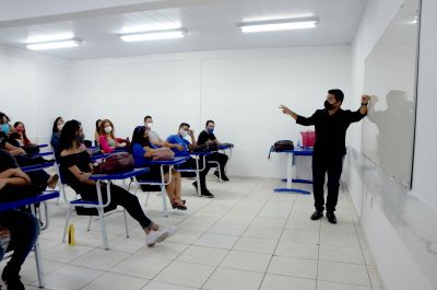 notícia: Governo reafirma o compromisso com os profissionais da educação paraense