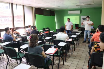 notícia: Mais de 2,7 mil professores da rede estadual iniciam capacitação para o Enem
