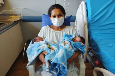 notícia: Parto de gêmeos marca início dos atendimentos do Serviço de Obstetrícia de alta complexidade no HRT
