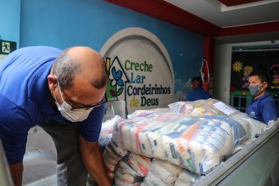 notícia: Seplad doa mais de 600 quilos de alimentos para instituições em Belém 