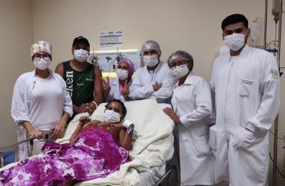 notícia: Equipe do Abelardo Santos promove reencontro do filho com a mãe, internada há dois meses