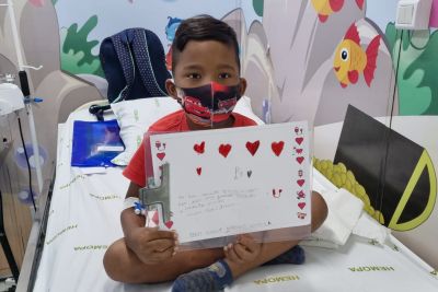 notícia: Pacientes do Hemopa distribuem cartas para doadores de sangue