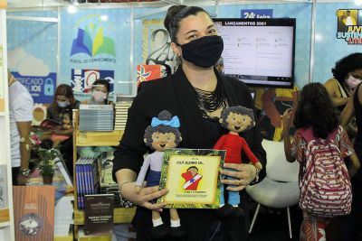 notícia: Livro sobre filosofia infantil é lançado no estande da Ioepa na Feira Pan-Amazônica