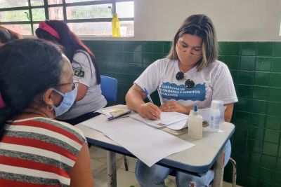 notícia: Moradores da Vila do Cruzeiro do Sul, em Itupiranga, recebem serviço de cidadania