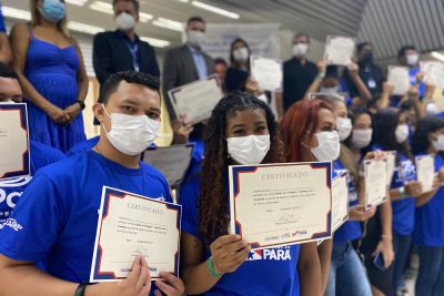 notícia: Através do programa TerPaz, cerca de 60 jovens concluem curso de capacitação e recebem certificado