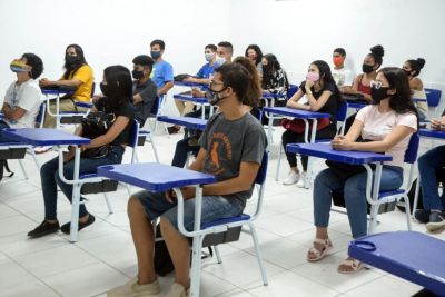 notícia: Governo do Pará orienta estudantes para o saque do Programa 'Reencontro com a Escola'
