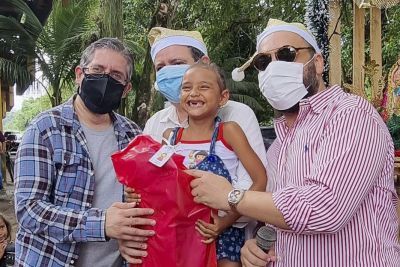 notícia: Crianças fazem a festa na Ceasa durante entrega de presentes