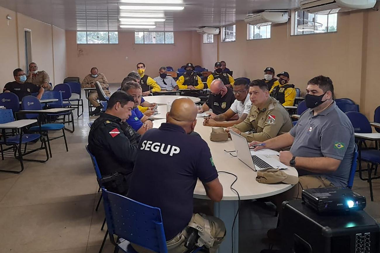 G1 - Ato por reabertura da Sogipa tem abraço coletivo em Porto Alegre -  notícias em Rio Grande do Sul