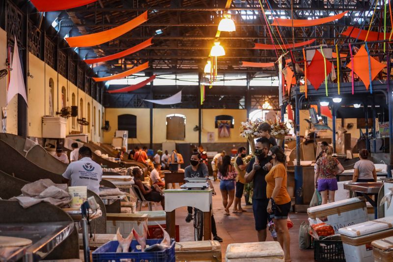 Imagens Ver-o-Peso - Rodrigo Pinheiro AgPará <div class='credito_fotos'>Foto: Rodrigo Pinheiro / Ag. Pará &nbsp;&nbsp;|&nbsp;&nbsp; <a href='/midias/2022/originais/11519_d7c3a3e6-81e5-af43-2fd7-cc9967edeea5.jpg' download><i class='fa-solid fa-download'></i> Download</a></div>