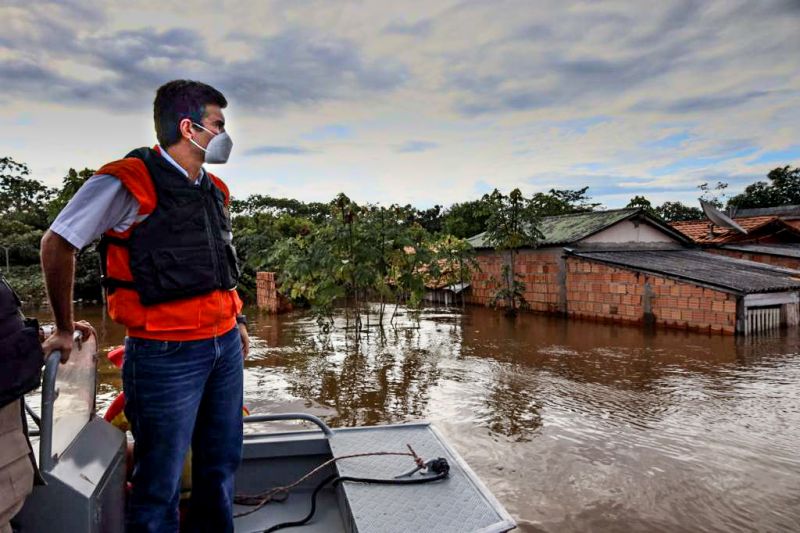 Governador Helder Barbalho durante vistoria nos bairros atingidos pelas enchentes em Marabá