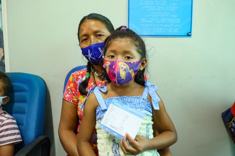 Eliana Maria primeira criança a ser vacinada em Belém