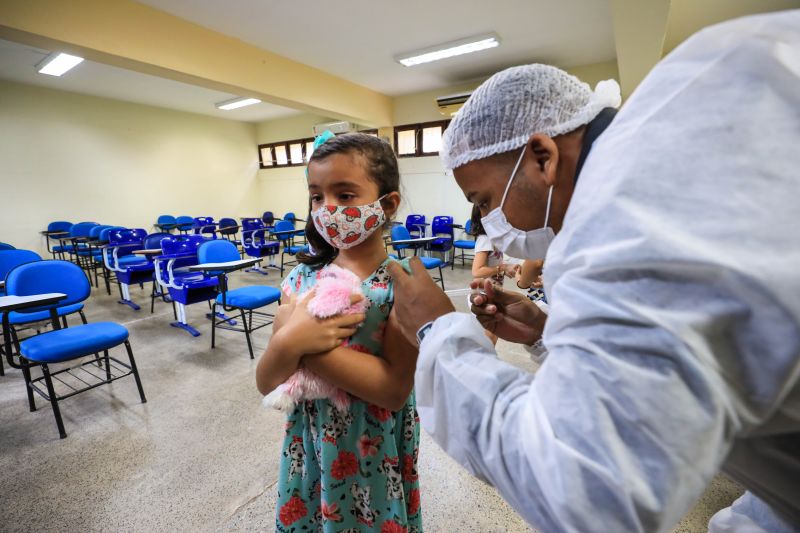 Belem Para Brasil. 27-01-2022. fotos jader paes ag Para. vacinacao para criancas de 5 a 11 anos <div class='credito_fotos'>Foto: Jader Paes / Agência Pará   |   <a href='/midias/2022/originais/11667_97944a1f-e9eb-e249-9578-71078cca3203.jpg' download><i class='fa-solid fa-download'></i> Download</a></div>