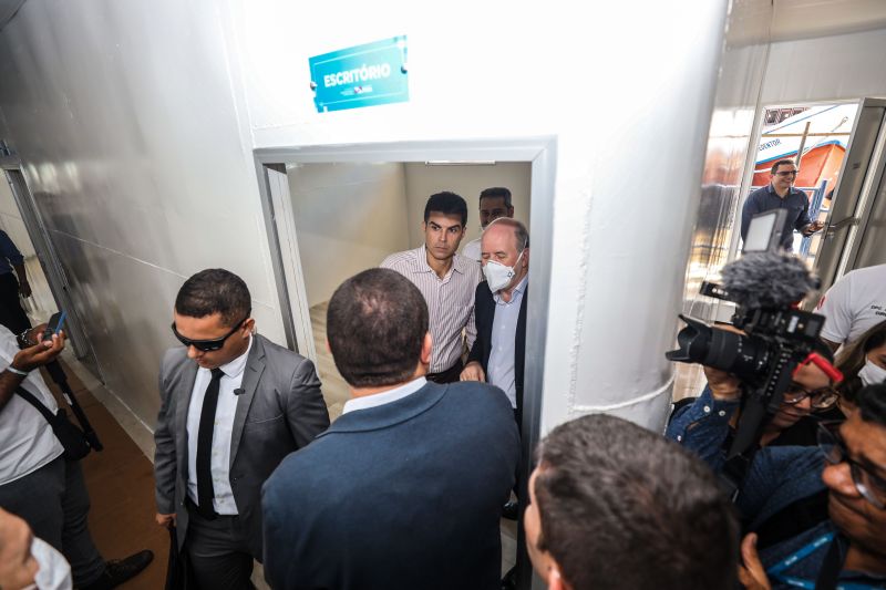 Governador Helder Barbalho visita instalações da Base integrada fluvial Antônio Lemos em belém- Fotos Marco Santos_ Ag Pará <div class='credito_fotos'>Foto: Marco Santos / Ag. Pará &nbsp;&nbsp;|&nbsp;&nbsp; <a href='/midias/2022/originais/14156_464b51e6-8125-7113-7bdc-d8a4c95dba27.jpg' download><i class='fa-solid fa-download'></i> Download</a></div>