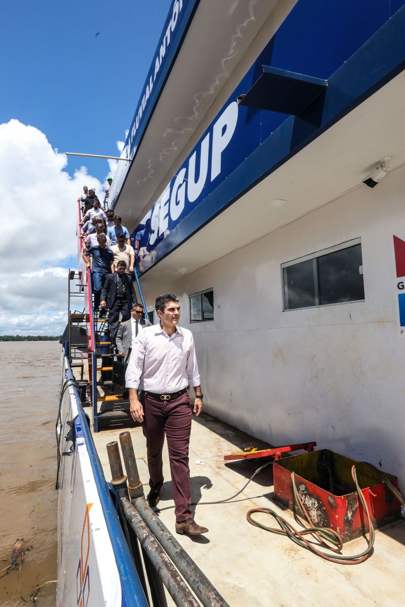Governador Helder Barbalho visita instalações da Base integrada fluvial Antônio Lemos em belém- Fotos Marco Santos_ Ag Pará <div class='credito_fotos'>Foto: Marco Santos / Ag. Pará &nbsp;&nbsp;|&nbsp;&nbsp; <a href='/midias/2022/originais/14156_55cacc41-20fd-0952-5bac-31b2ffa27b4f.jpg' download><i class='fa-solid fa-download'></i> Download</a></div>