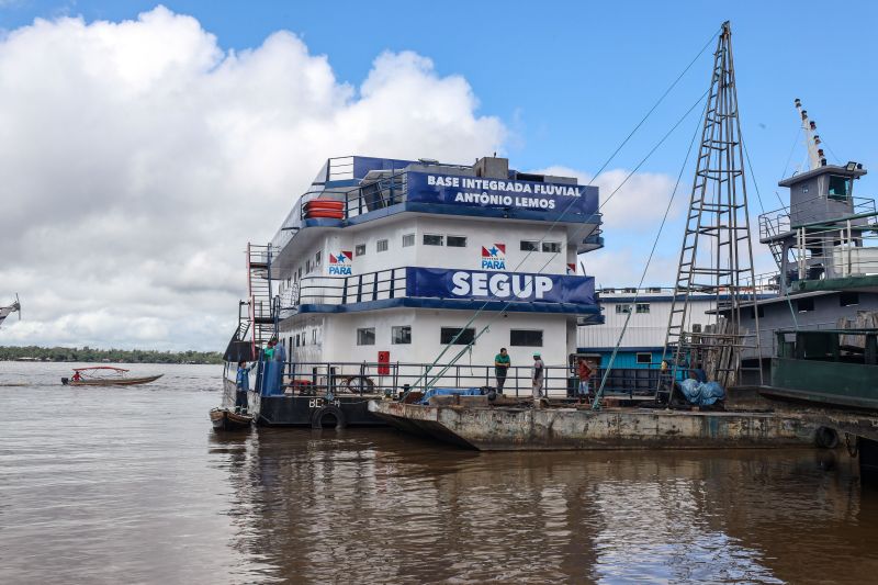 Governador Helder Barbalho visita instalações da Base integrada fluvial Antônio Lemos em belém- Fotos Marco Santos_ Ag Pará <div class='credito_fotos'>Foto: Marco Santos / Ag. Pará &nbsp;&nbsp;|&nbsp;&nbsp; <a href='/midias/2022/originais/14156_73c3c57d-e0f7-b10b-853b-1be91e5a9311.jpg' download><i class='fa-solid fa-download'></i> Download</a></div>