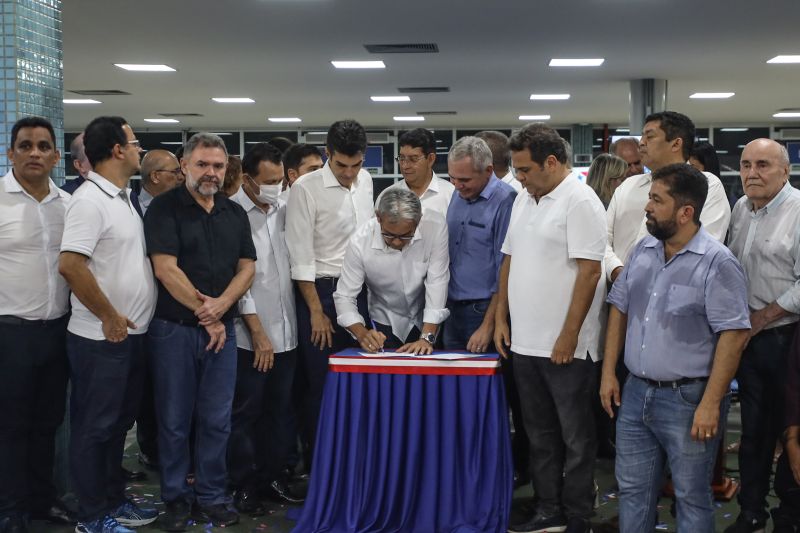 ASSINATURA CONVÊNIO PAVIMENTAÇÃO RECAPEAMENTO VIAS SANTARÉM - Rodrigo Pinheiro/AGPARA <div class='credito_fotos'>Foto: Rodrigo Pinheiro / Ag.Pará   |   <a href='/midias/2022/originais/14190_3556e165-a140-36ce-9d78-cbe60c6f7f43.jpg' download><i class='fa-solid fa-download'></i> Download</a></div>