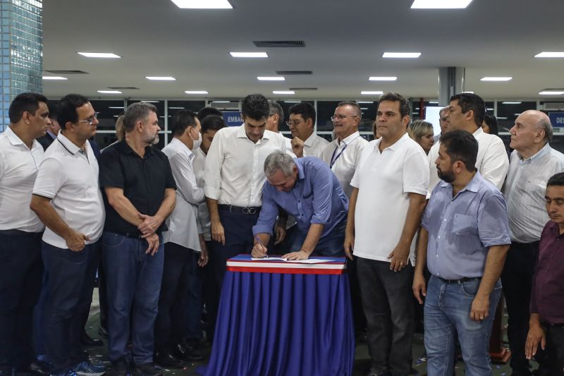 ASSINATURA CONVÊNIO PAVIMENTAÇÃO RECAPEAMENTO VIAS SANTARÉM - Rodrigo Pinheiro/AGPARA <div class='credito_fotos'>Foto: Rodrigo Pinheiro / Ag.Pará   |   <a href='/midias/2022/originais/14190_71f9c2df-e514-0a0f-4290-db395b391e0e.jpg' download><i class='fa-solid fa-download'></i> Download</a></div>