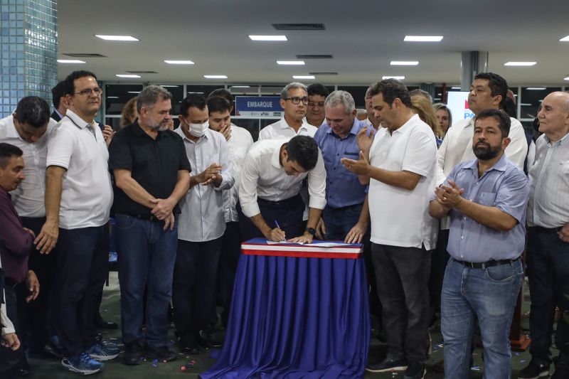 ASSINATURA CONVÊNIO PAVIMENTAÇÃO RECAPEAMENTO VIAS SANTARÉM - Rodrigo Pinheiro/AGPARA <div class='credito_fotos'>Foto: Rodrigo Pinheiro / Ag.Pará   |   <a href='/midias/2022/originais/14190_94e98d4a-c7e7-ea46-2948-479fe50da145.jpg' download><i class='fa-solid fa-download'></i> Download</a></div>