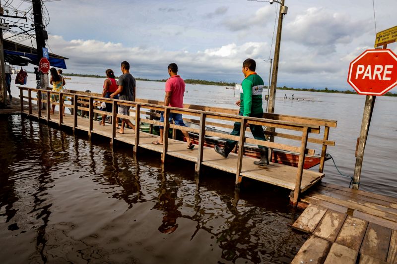 Município de Oriximiná - Cheia do Rio Trombetas - Agenda da Primeira  Dama - Fotos Bruno Cecim/ AGPARÁ <div class='credito_fotos'>Foto: Bruno Cecim / Ag.Pará   |   <a href='/midias/2022/originais/14420_d03cc0c3-85e6-8ab7-2ebf-07b156bc0d15.jpg' download><i class='fa-solid fa-download'></i> Download</a></div>